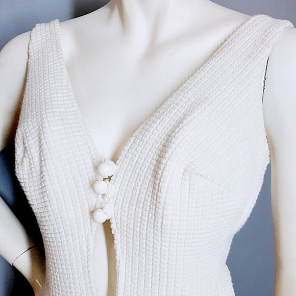 1970s True Vintage White One Piece Knit Swimsuit With A Plunging Open Front - Picture 4 of 13